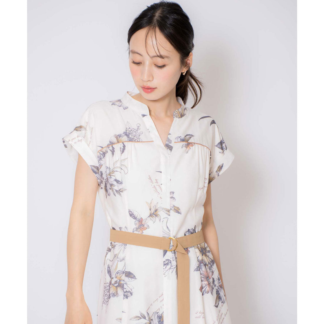 ノエラ Noela 【15周年】スカーフ柄シャツワンピース (ベージュ) ベージュ