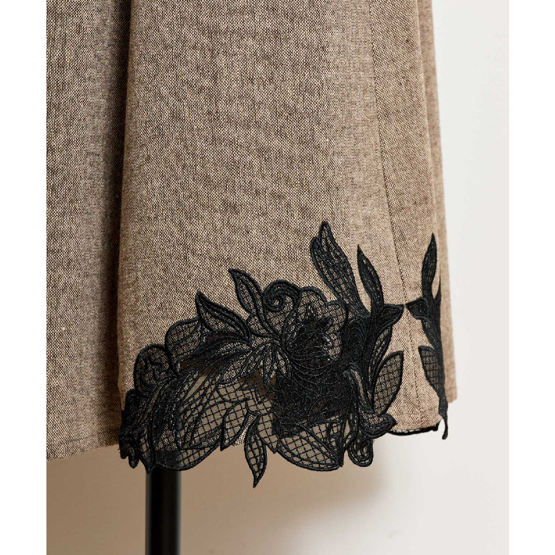 ノエラ NOELA カットワーク刺繍ツイードスカート (チャ) チャ