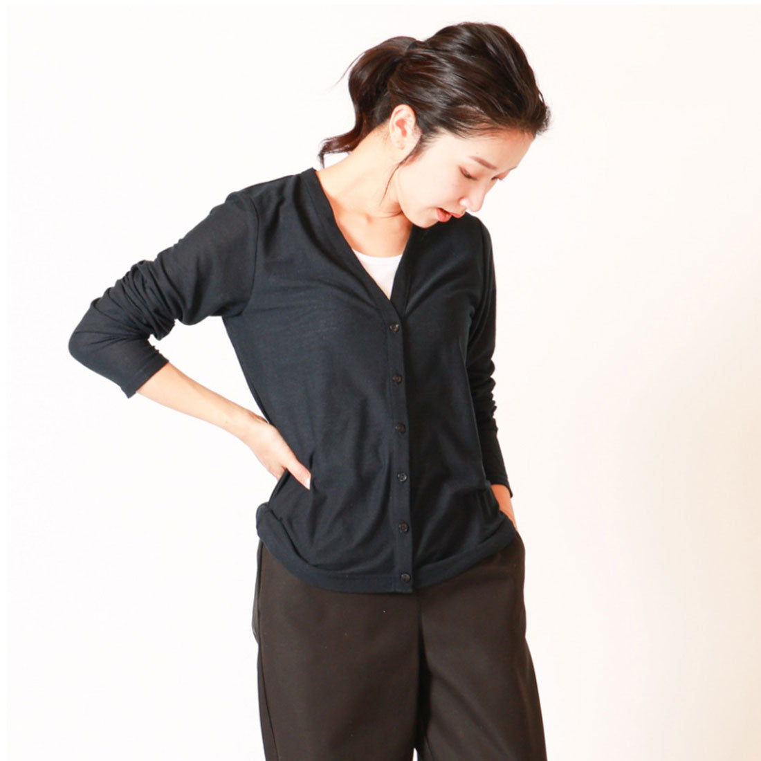 バックヤードファミリー BACKYARD FAMILY 梨地 VネックUVカーディガン (85.ネイビー) 85.ネイビー