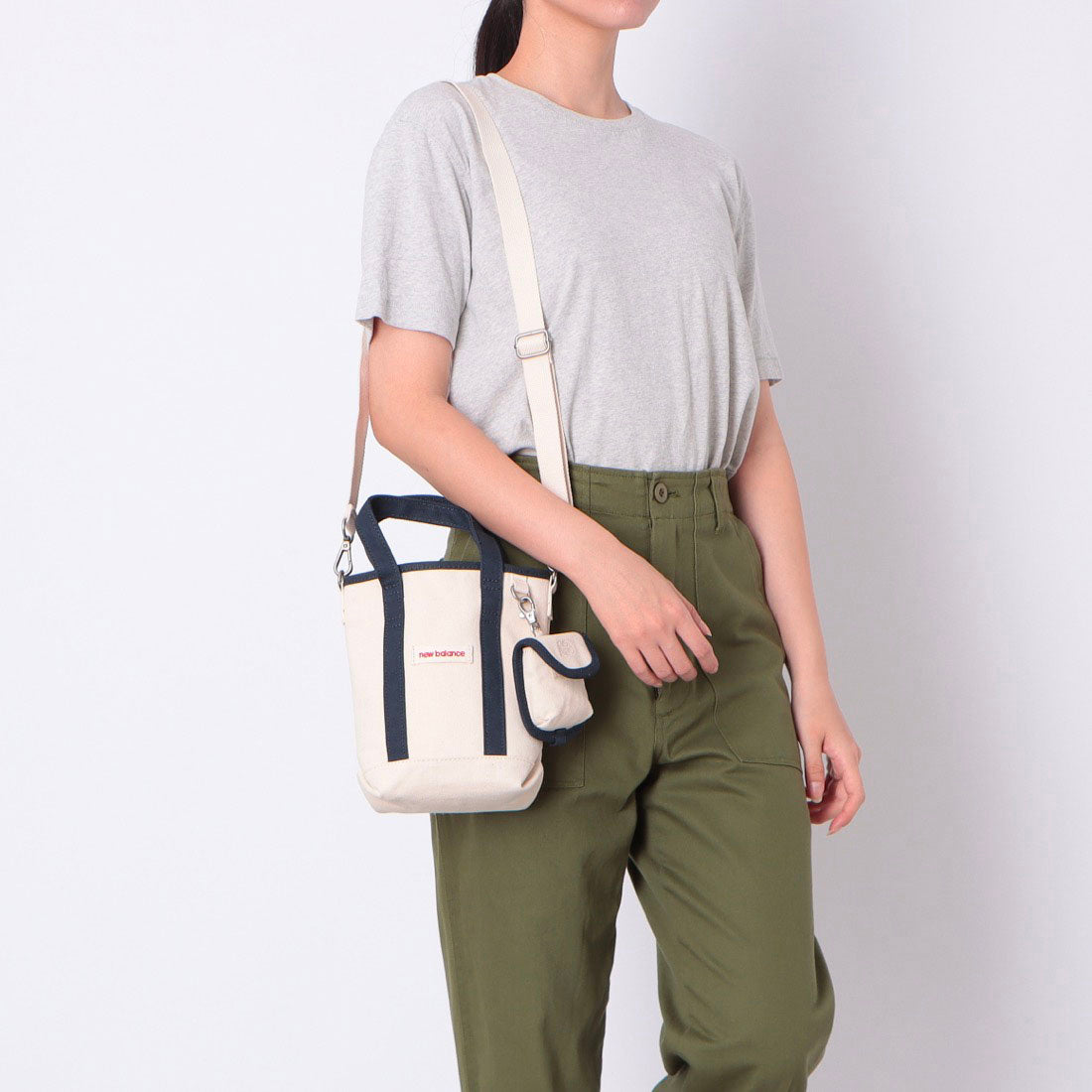 ニューバランス New Balance ESSENTIAL CANVAS TOTE CROSSBODY BAG キャンバス トートショルダー バッグ (ブルー) ブルー