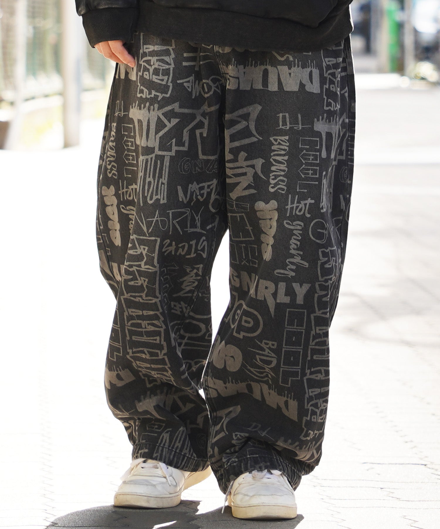 ワンフォークロージング 1111clothing ◆グラフィティアート ワイドデニムパンツ◆ デニム ワイドパンツ メンズ ゆったり デニムパンツ レディース バギーパンツ グラフィティ 文字 総柄 ジーンズ,BLACK