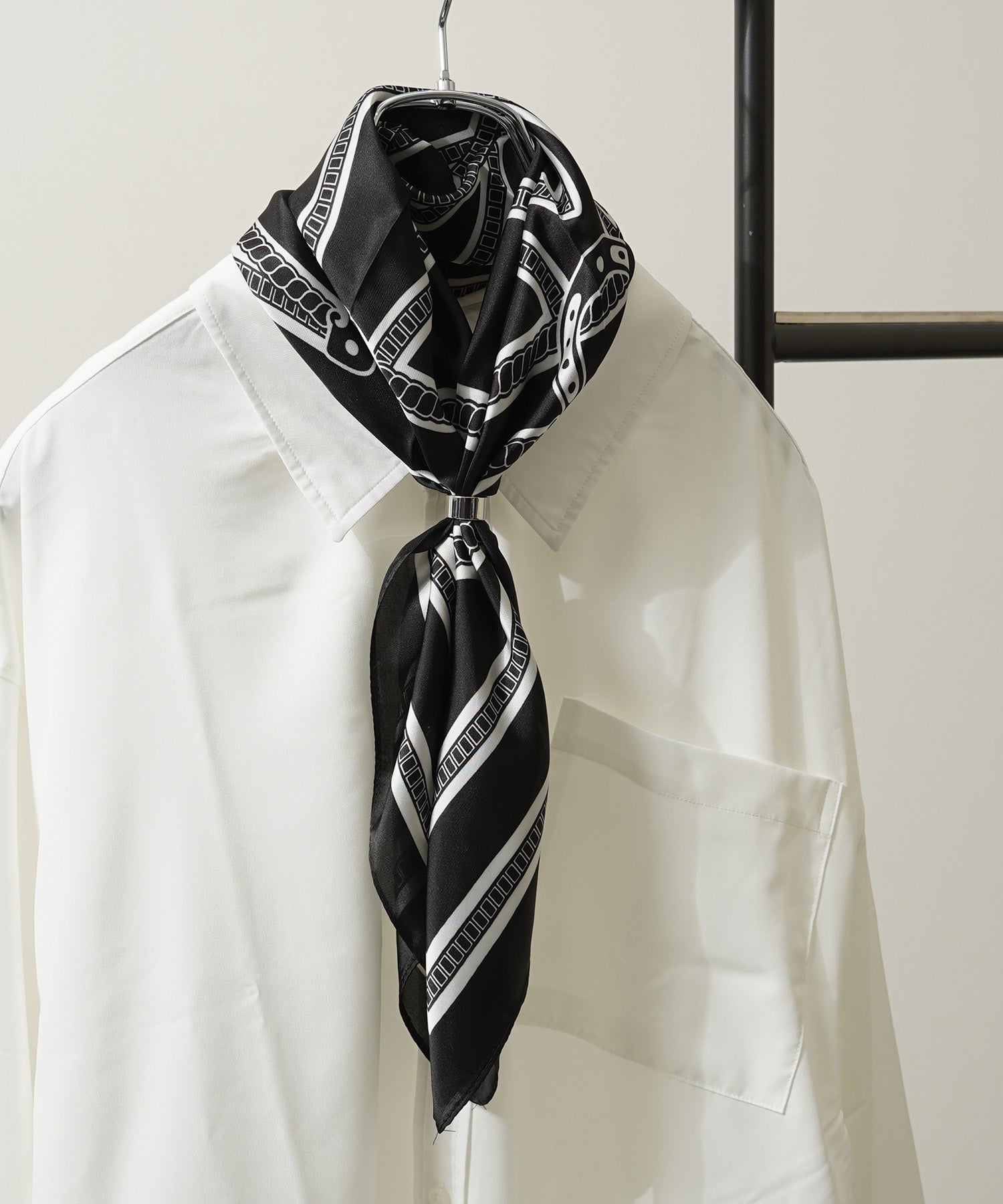 ワンフォークロージング 1111clothing 総柄 リング付き スカーフ (R) R