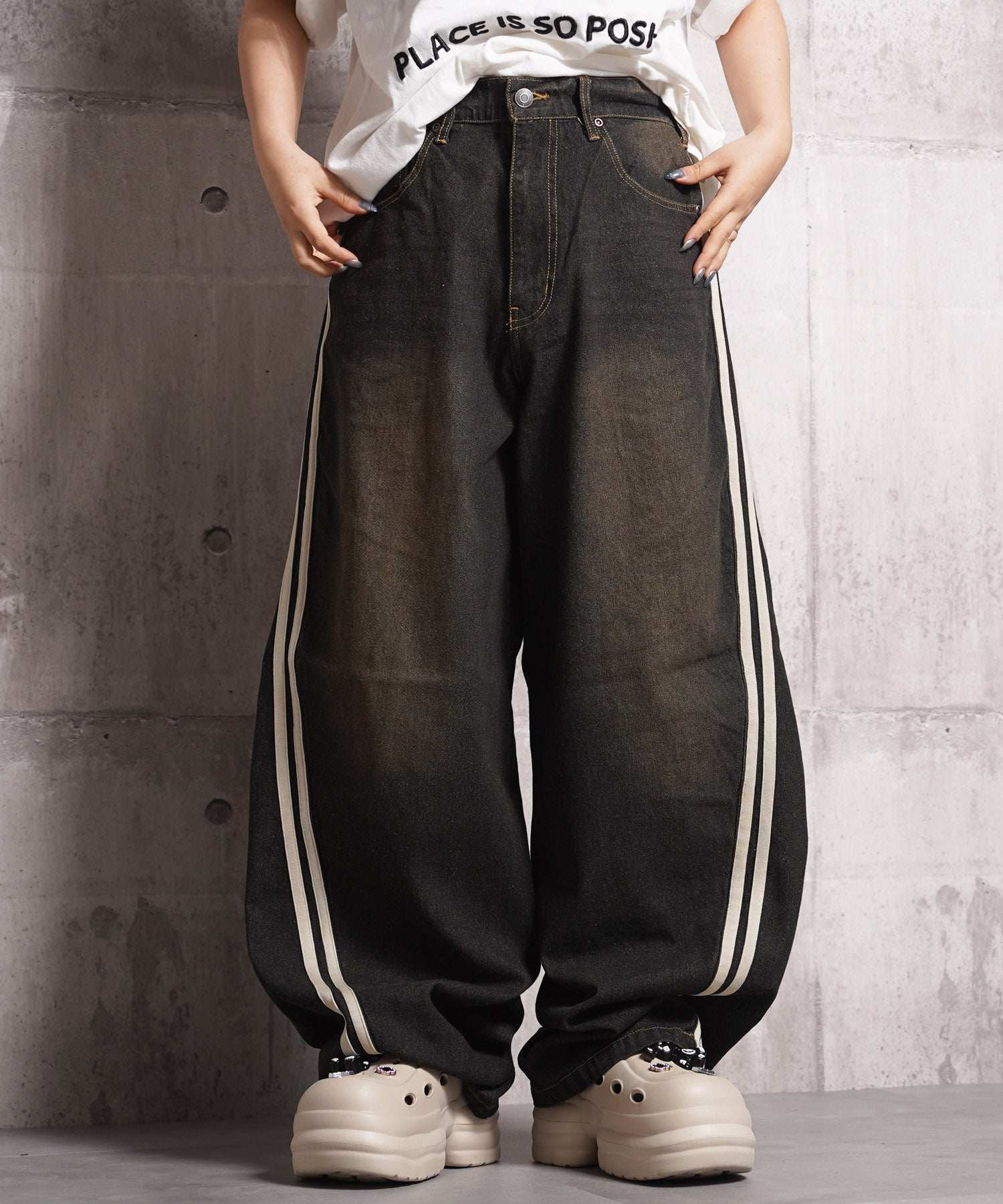 ワンフォークロージング 1111clothing ツイストライン バレルレッグデニム (BLACK) BLACK