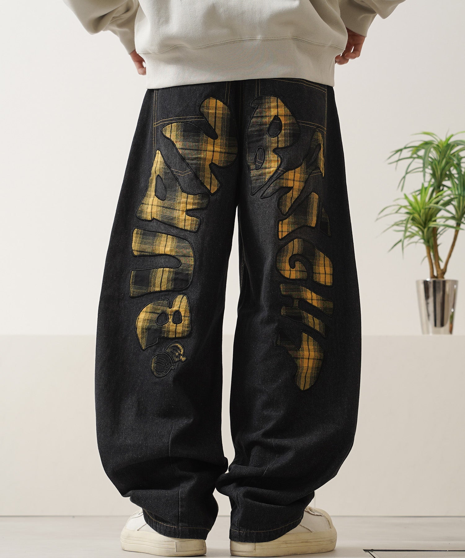 ワンフォークロージング 1111clothing チェック柄 バックアーチ ワイドデニムパンツ (BLACK) BLACK
