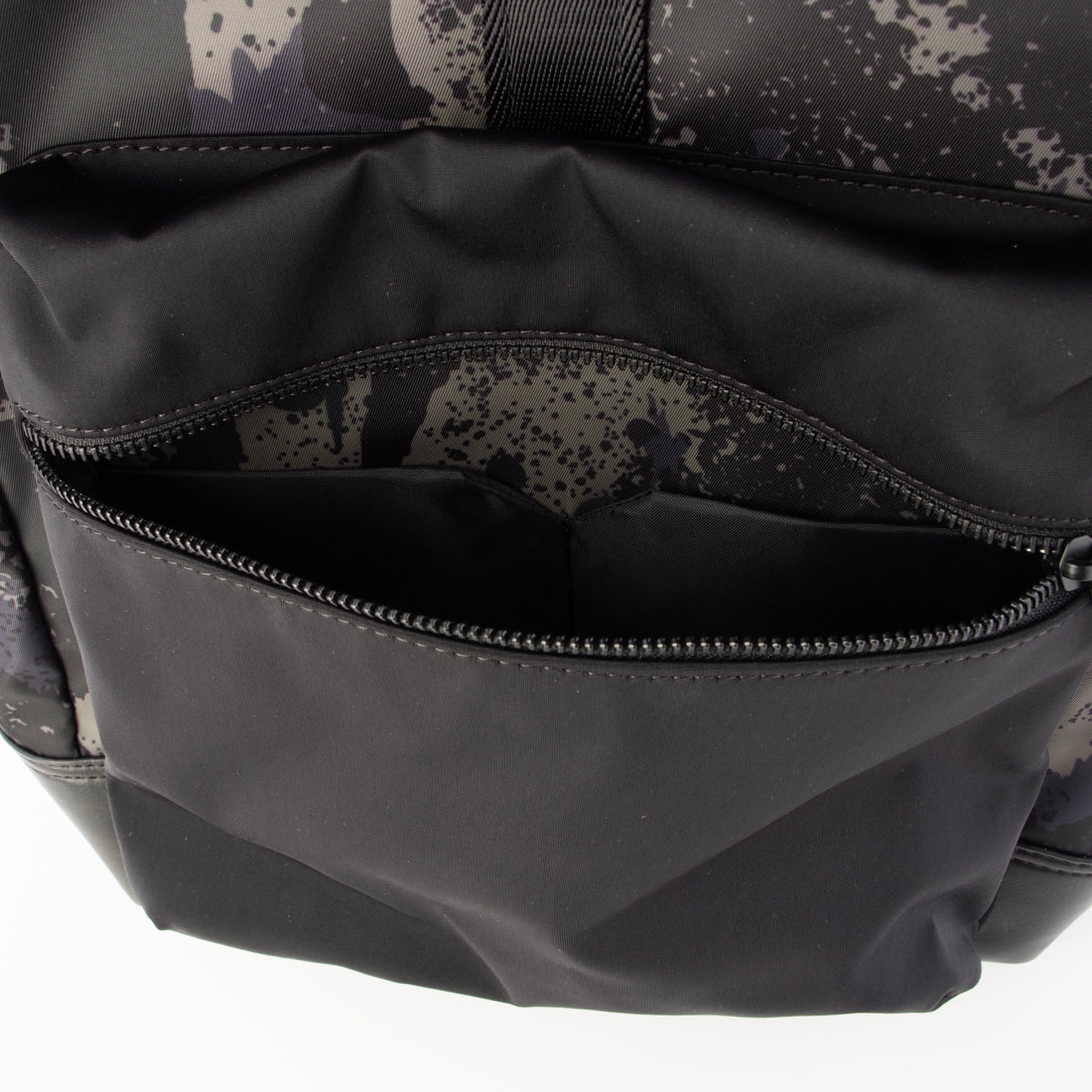 ナインティゴー NINETYGO リュック バックパック デイパック メンズ レディース NINETYGO 通勤 通学 お出かけ 大容量 キャリーオン 15.6インチPC 撥水加工 (カモフラージュ) カモフラージュ