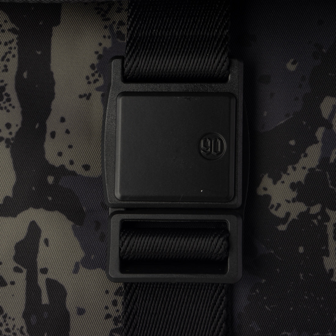 ナインティゴー NINETYGO リュック バックパック デイパック メンズ レディース NINETYGO 通勤 通学 お出かけ 大容量 キャリーオン 15.6インチPC 撥水加工 (カモフラージュ) カモフラージュ