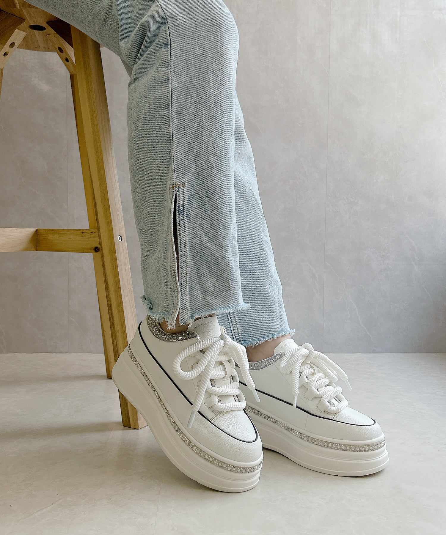 ヌーベル ヴォーグ リラックス Noubel Voug Relax ふわモコ 極太シューレース 厚底 ラインストーンスニーカー (ホワイト) ホワイト