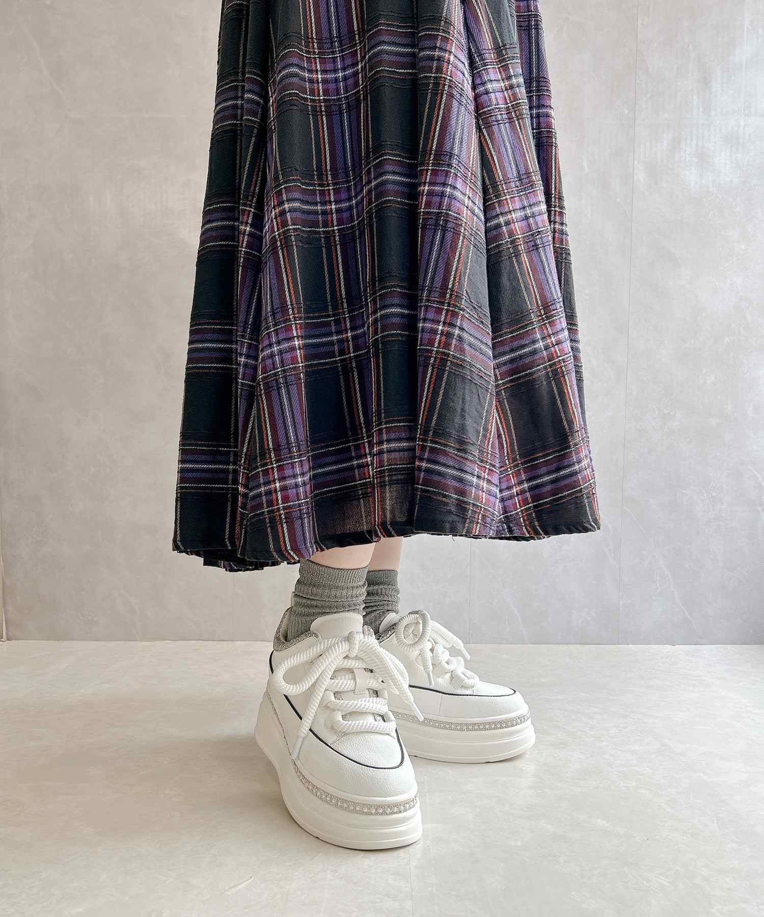 ヌーベル ヴォーグ リラックス Noubel Voug Relax ふわモコ 極太シューレース 厚底 ラインストーンスニーカー (ホワイト) ホワイト