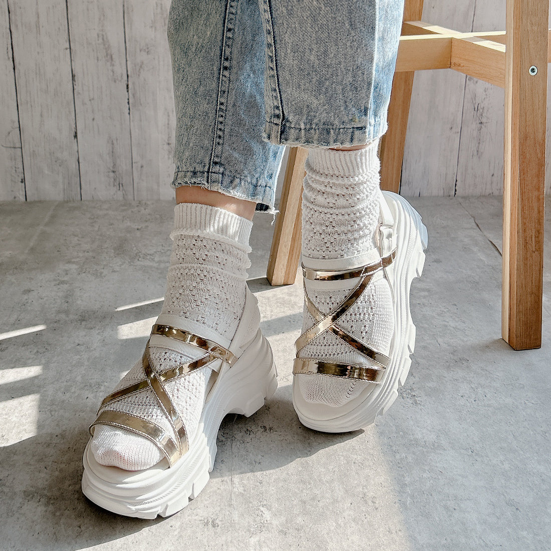 ヌーベル ヴォーグ リラックス Noubel Voug Relax ゴールドストラップボリュームソールスポーツサンダル (ホワイト) ホワイト