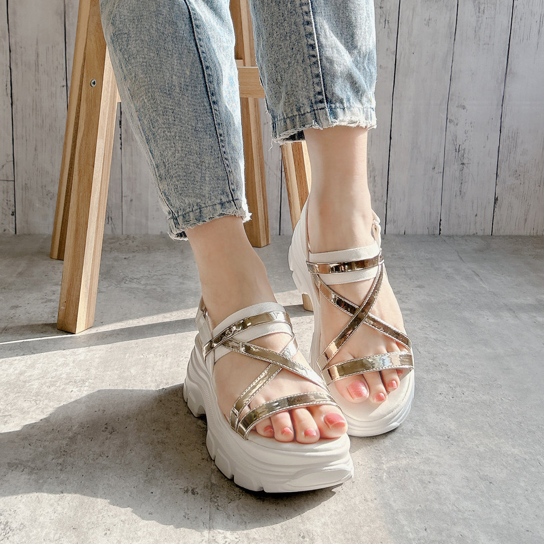 ヌーベル ヴォーグ リラックス Noubel Voug Relax ゴールドストラップボリュームソールスポーツサンダル (ホワイト) ホワイト