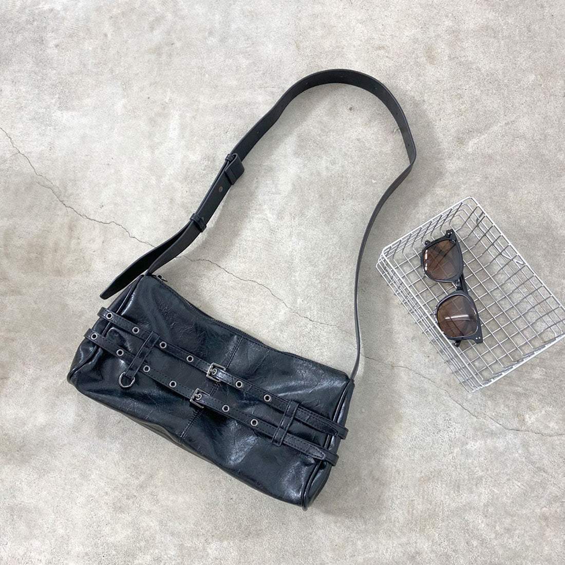 ノンヘッジ non-hedge 2連ベルトバッグ (ブラック) ブラック