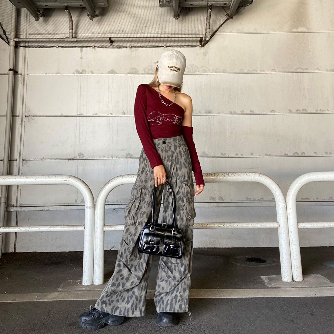 ノンヘッジ non-hedge 2ポケクロコ型押しボストンバッグ (ブラック) ブラック