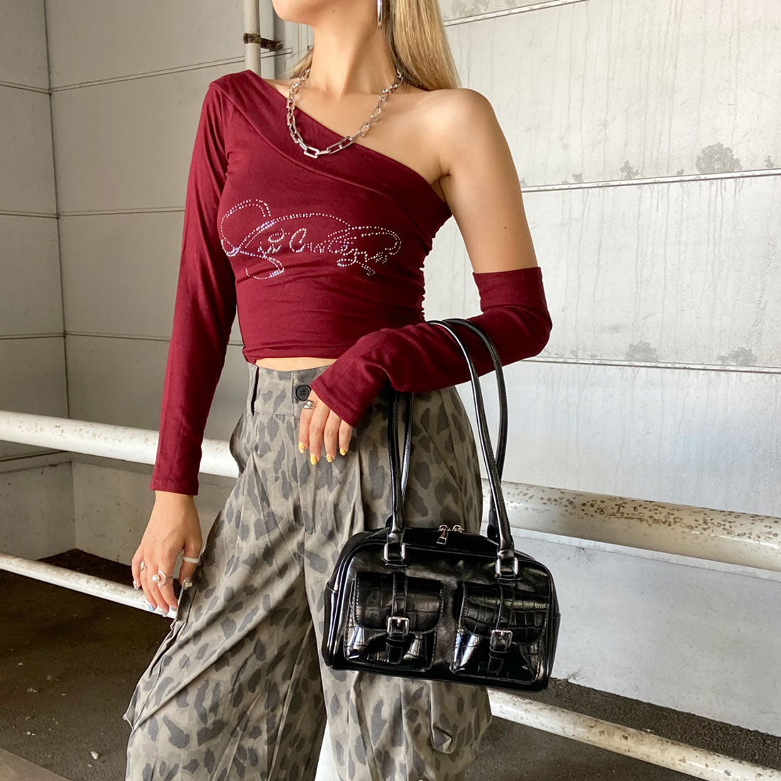 ノンヘッジ non-hedge 2ポケクロコ型押しボストンバッグ (ブラック) ブラック