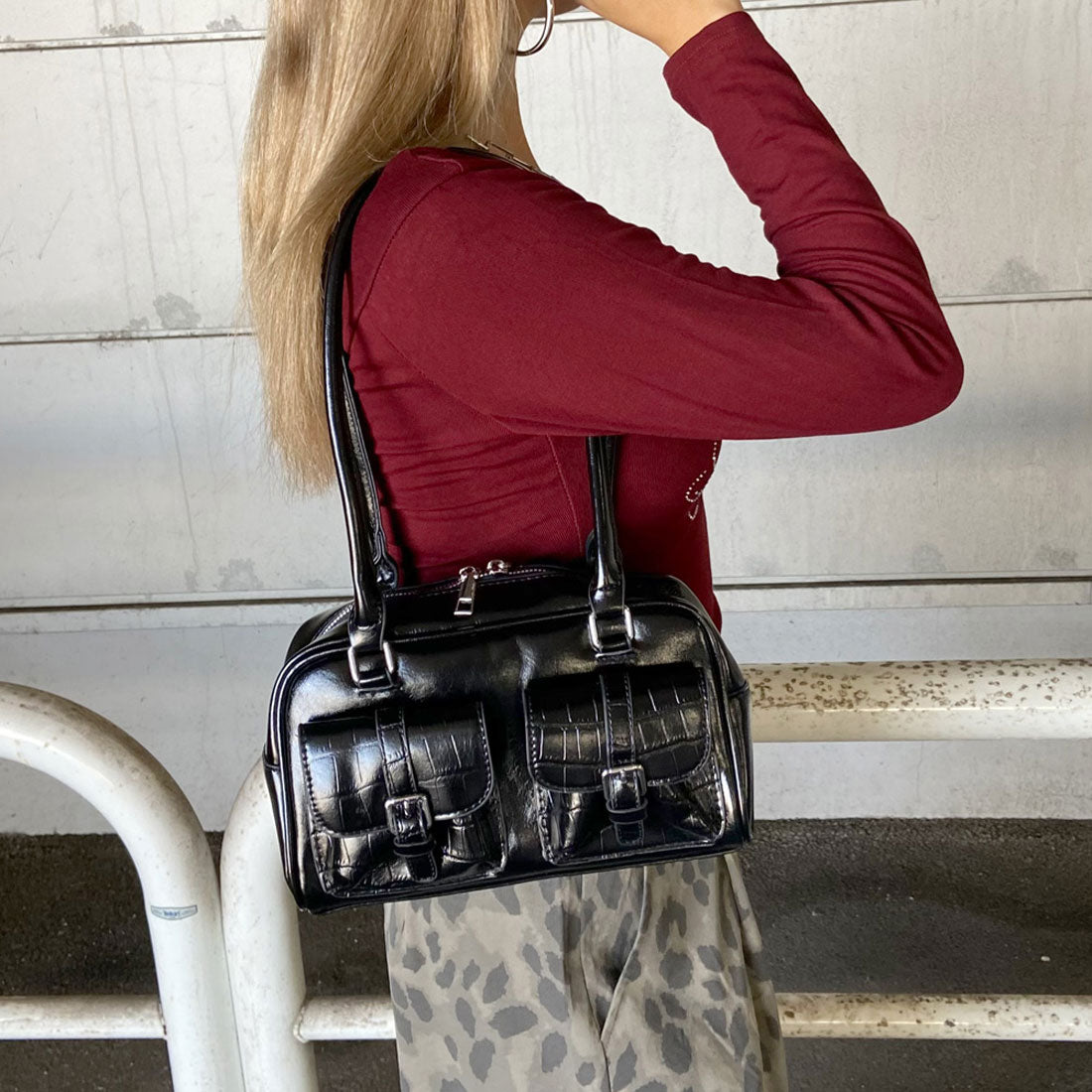 ノンヘッジ non-hedge 2ポケクロコ型押しボストンバッグ (ブラック) ブラック