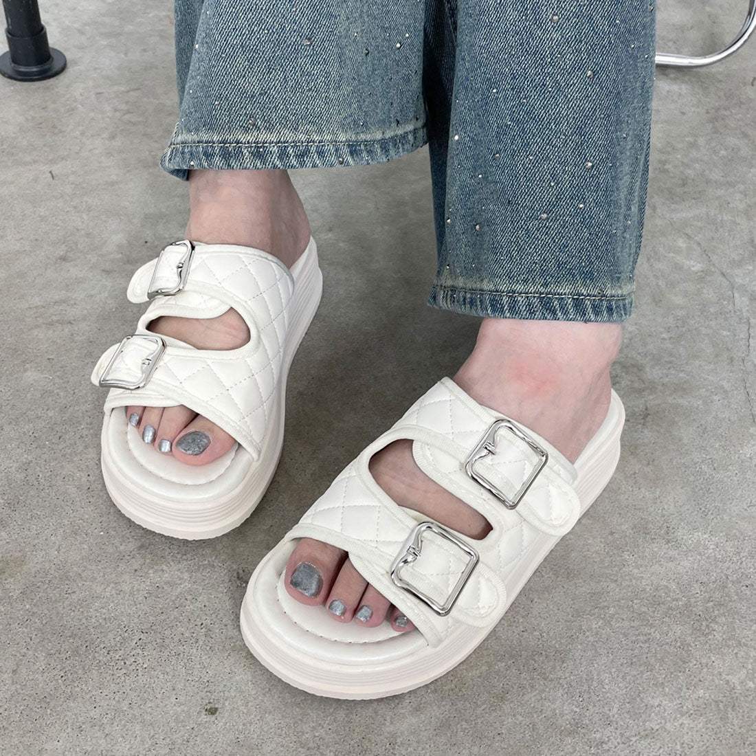 ノンヘッジ non-hedge キルトプラットフォームサンダル (アイボリー) アイボリー