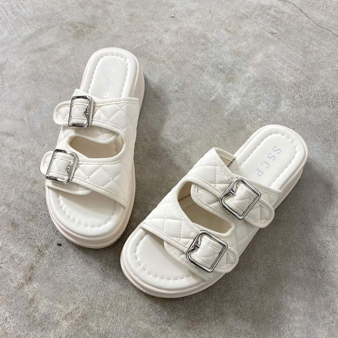 ノンヘッジ non-hedge キルトプラットフォームサンダル (アイボリー) アイボリー