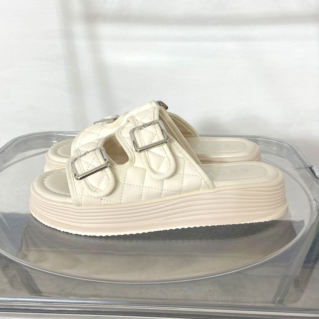 ノンヘッジ non-hedge キルトプラットフォームサンダル (アイボリー) アイボリー