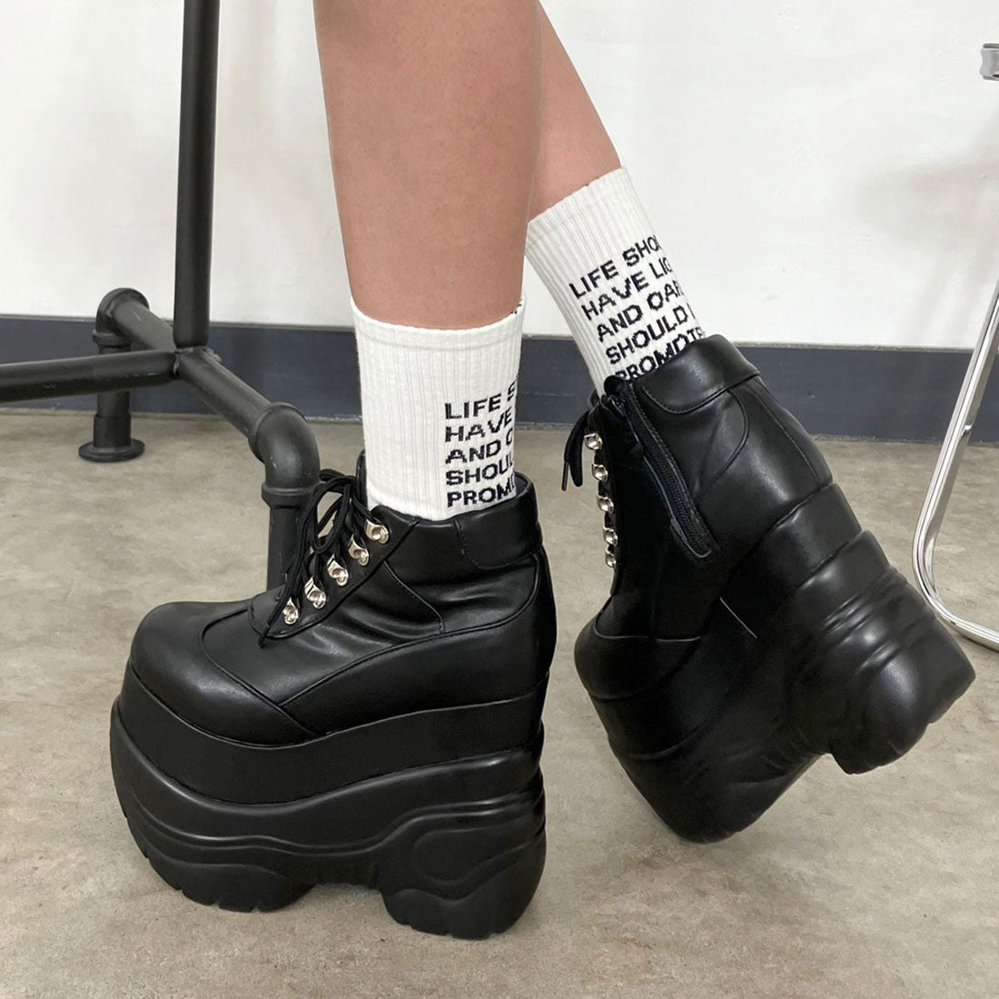 Non-Hedge Logo Socks