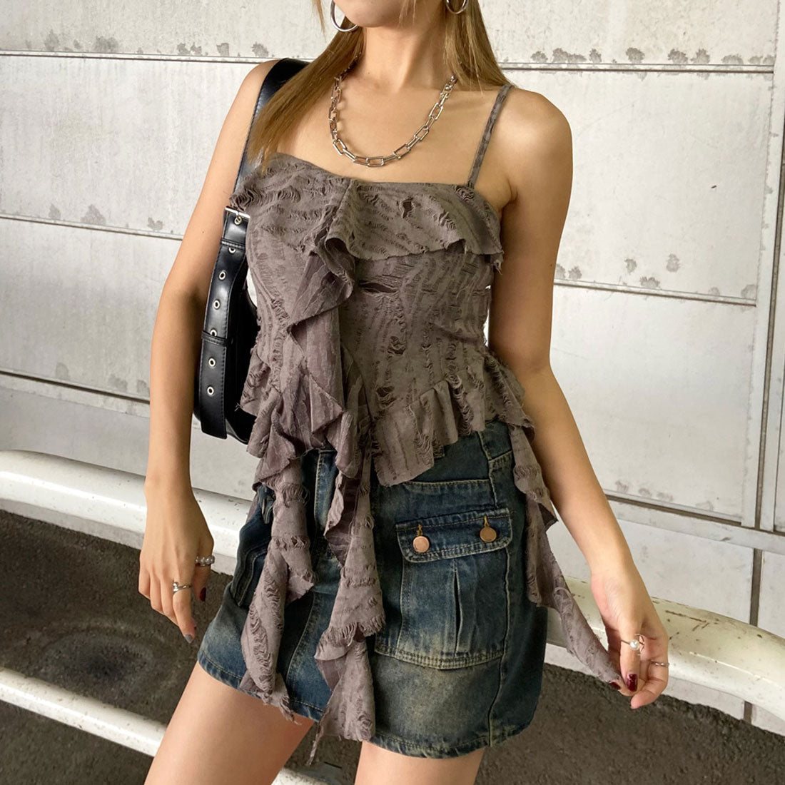 ノンヘッジ non-hedge ダメージフリルアシメキャミソール (チャコール) チャコール