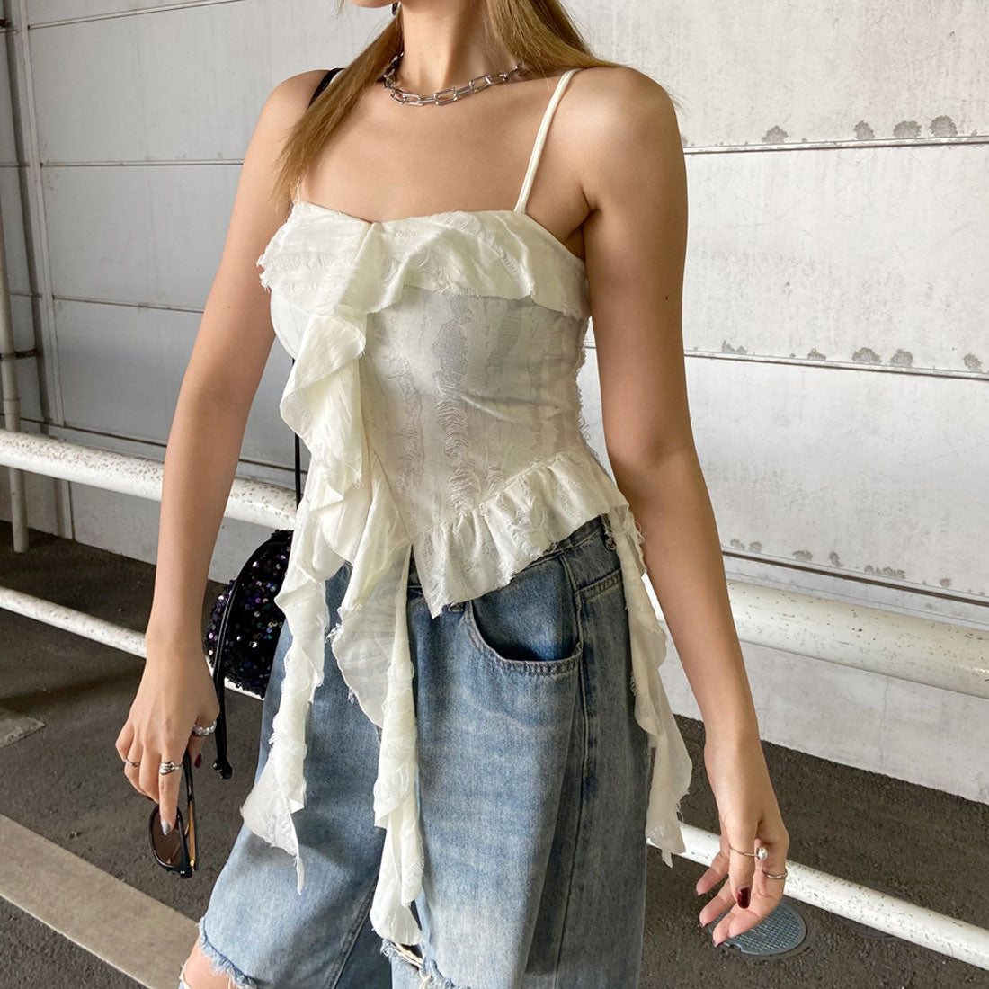 ノンヘッジ non-hedge ダメージフリルアシメキャミソール (チャコール) チャコール