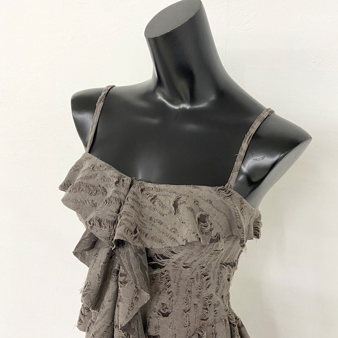 ノンヘッジ non-hedge ダメージフリルアシメキャミソール (チャコール) チャコール