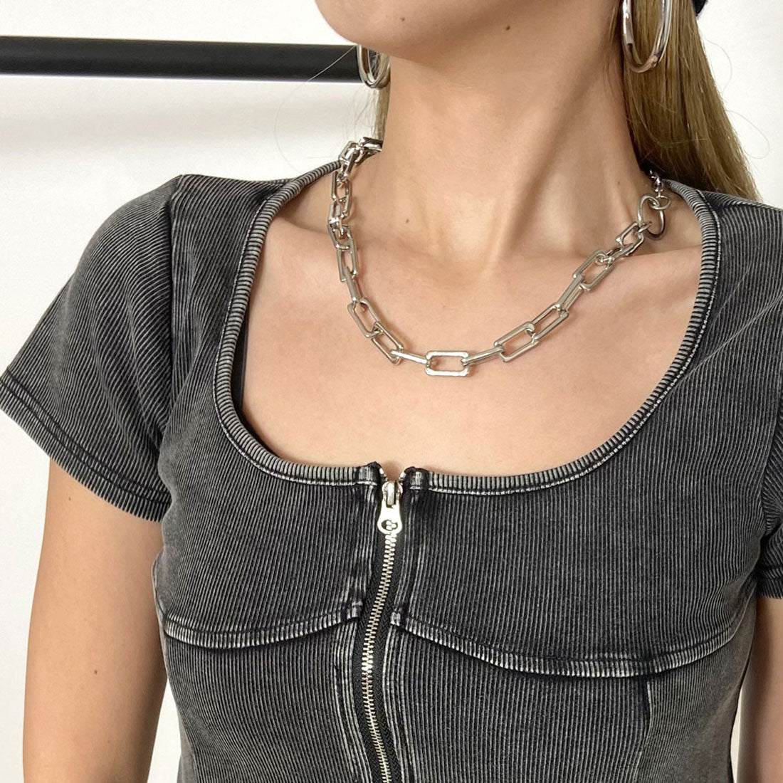 ノンヘッジ non-hedge リブZIPイレギュラーヘムトップス (ブラック) ブラック