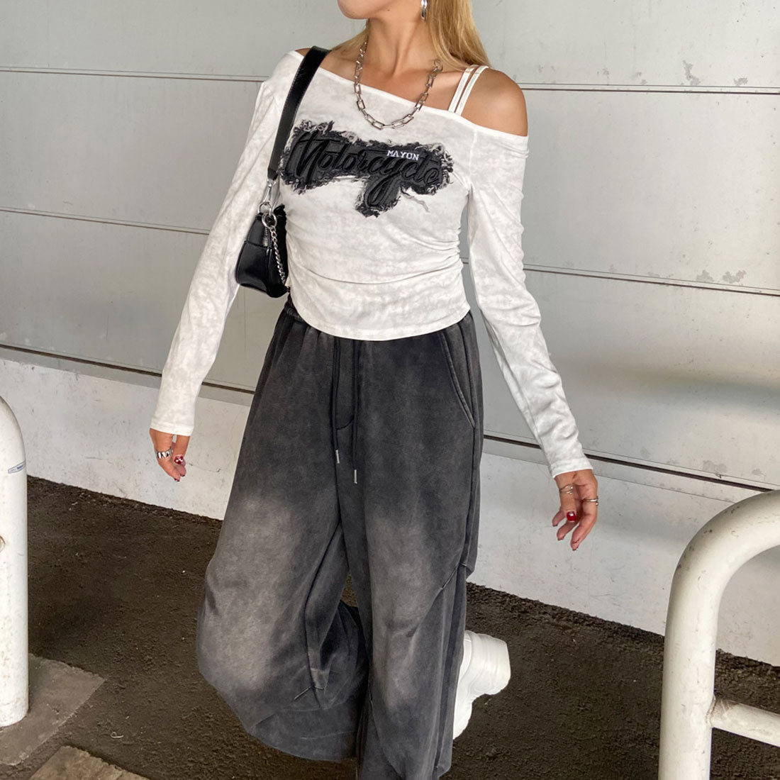 ノンヘッジ non-hedge デニムロゴワンショルダーTシャツ (ブラック) ブラック