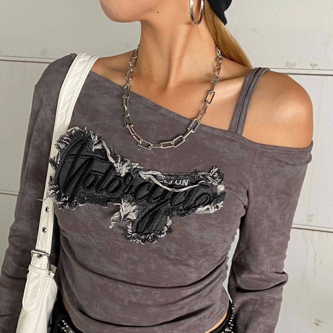 ノンヘッジ non-hedge デニムロゴワンショルダーTシャツ (ブラック) ブラック