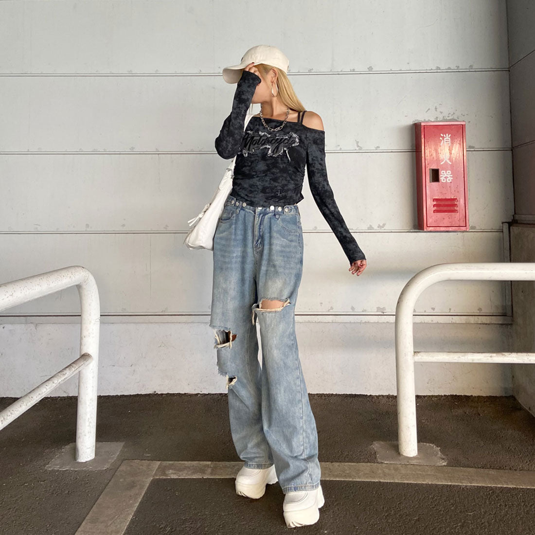 ノンヘッジ non-hedge デニムロゴワンショルダーTシャツ (ブラック) ブラック