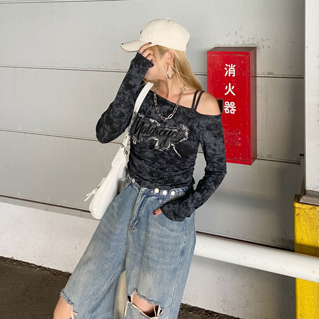 ノンヘッジ non-hedge デニムロゴワンショルダーTシャツ (ブラック) ブラック