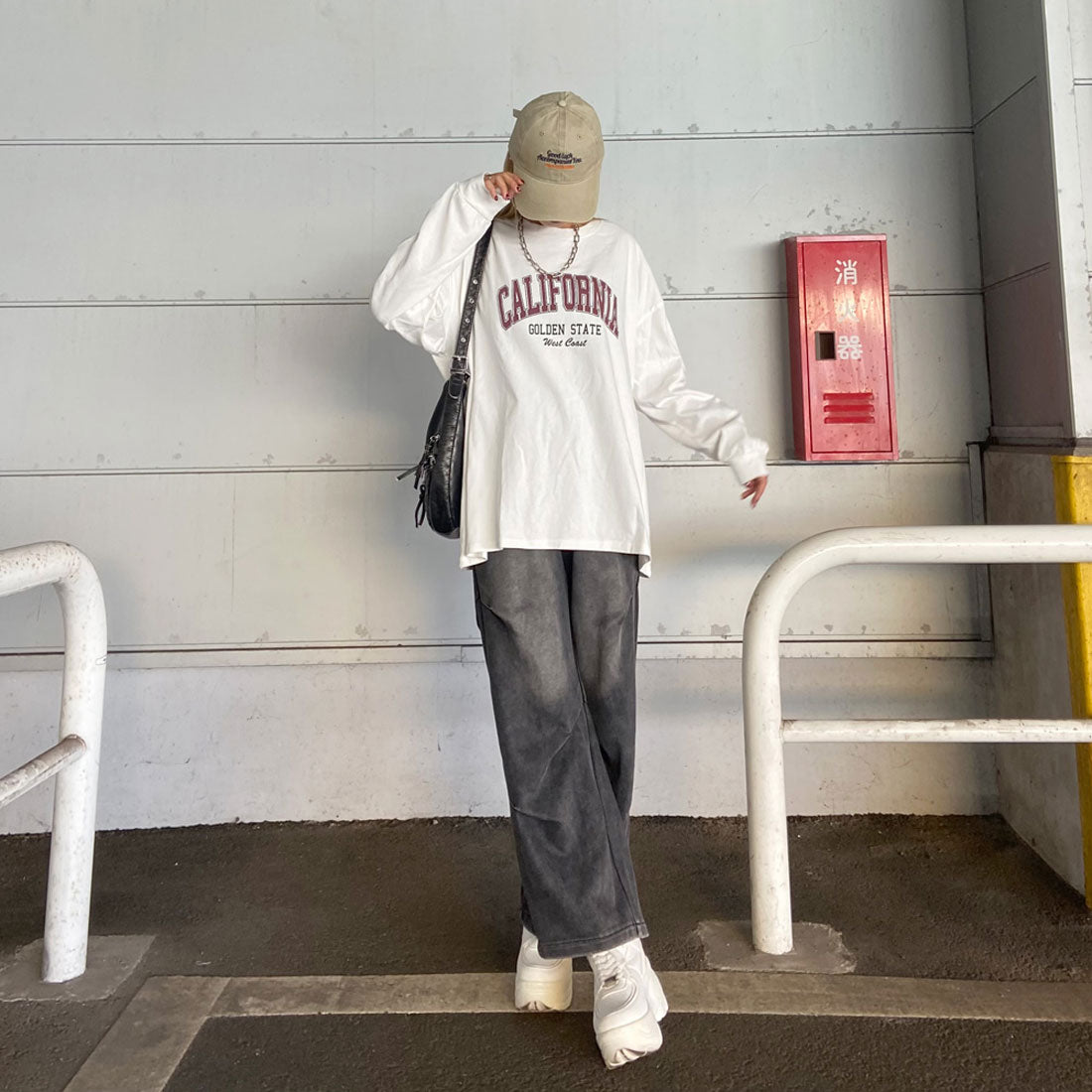 ノンヘッジ non-hedge ブリーチロゴビッグTシャツ (チャコール) チャコール