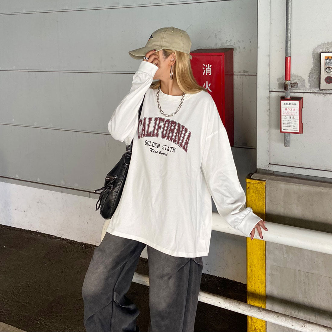 ノンヘッジ non-hedge ブリーチロゴビッグTシャツ (チャコール) チャコール