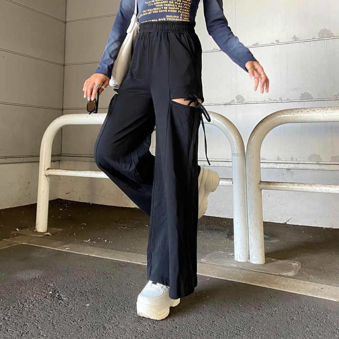 Non-Hedge Side Slit Ribbon Cut Wide Pants