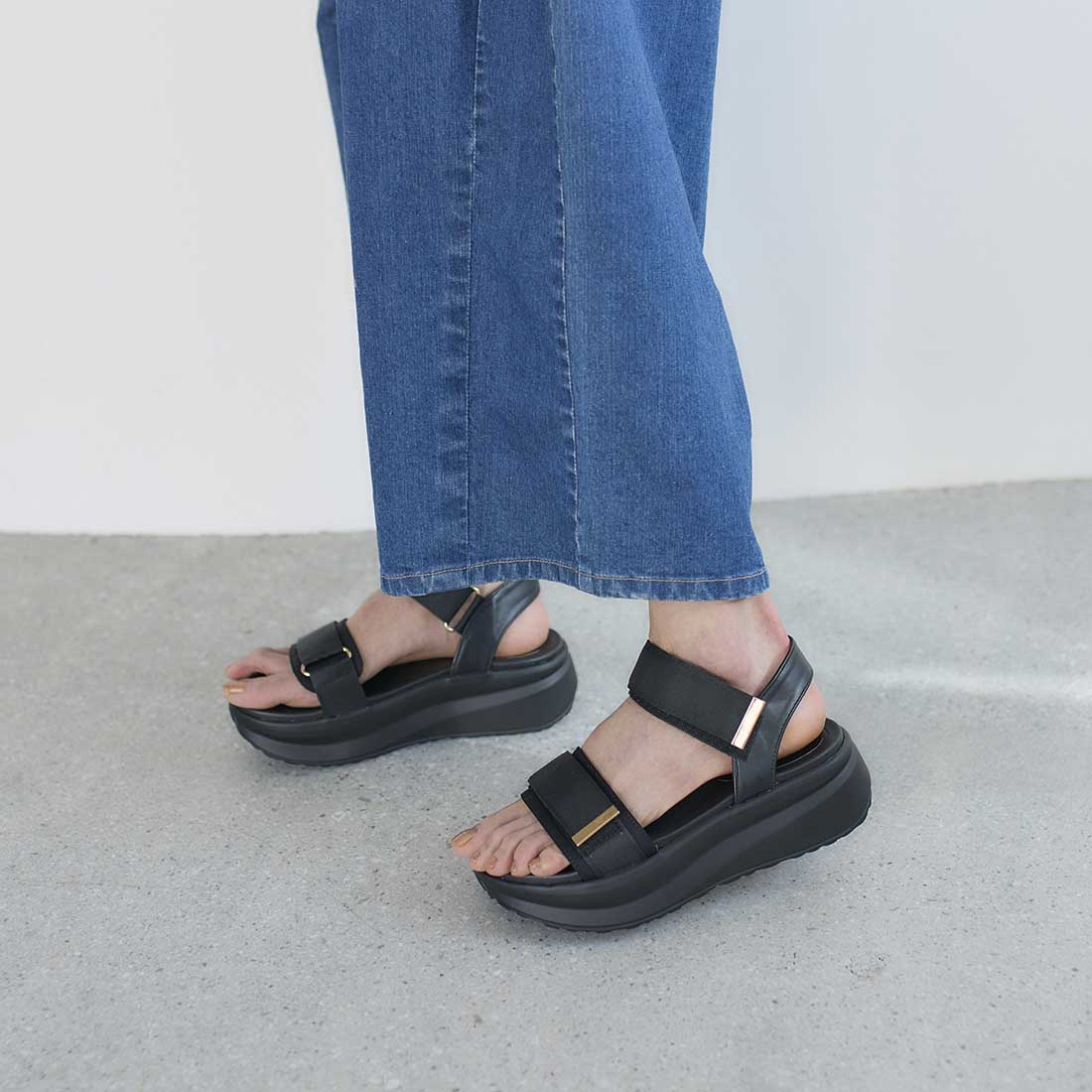 Noyau Thick-soled Satin Velcro Sports Sandals