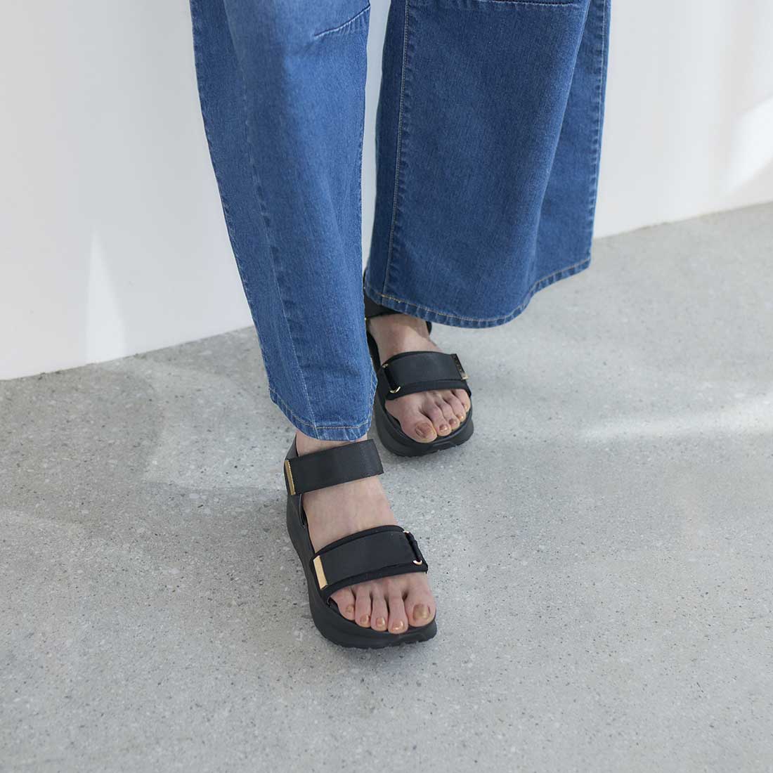 Noyau Thick-soled Satin Velcro Sports Sandals