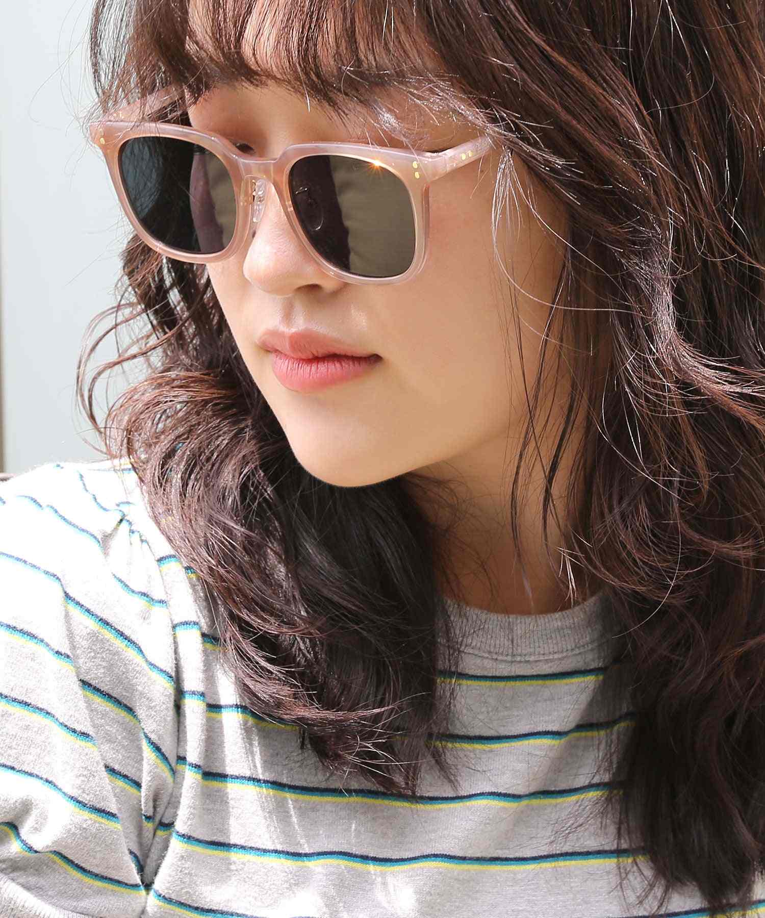 "Colleca La" Wellington-type self-frame sunglasses with nose pads