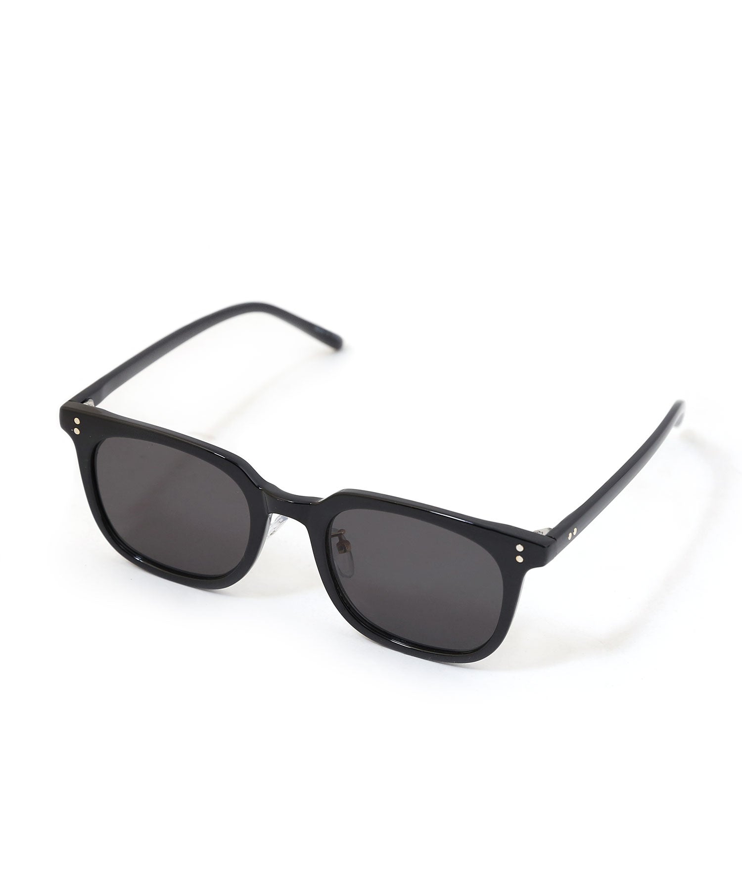 "Colleca La" Wellington-type self-frame sunglasses with nose pads