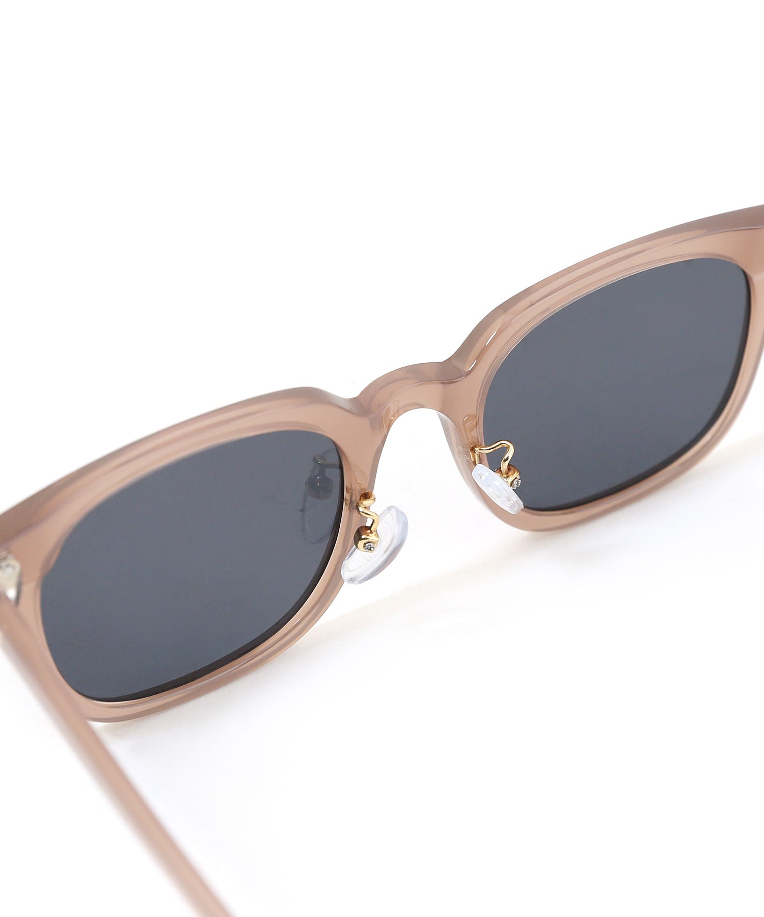 "Colleca La" Wellington-type self-frame sunglasses with nose pads