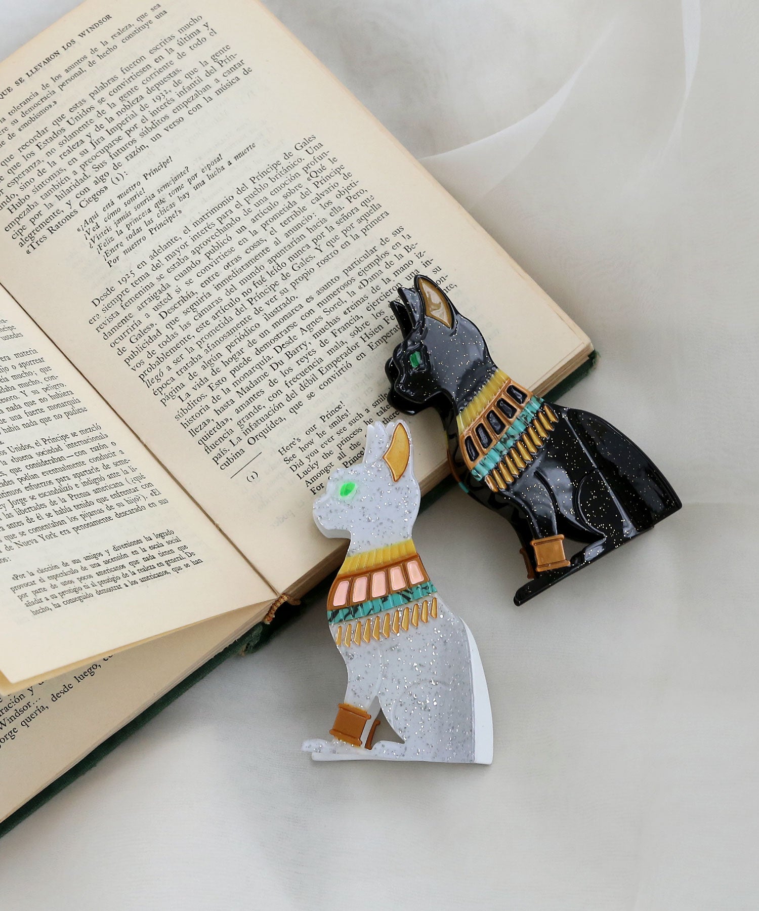 コレカラ colleca la エジプトねこ バンスクリップ (ホワイト) ホワイト