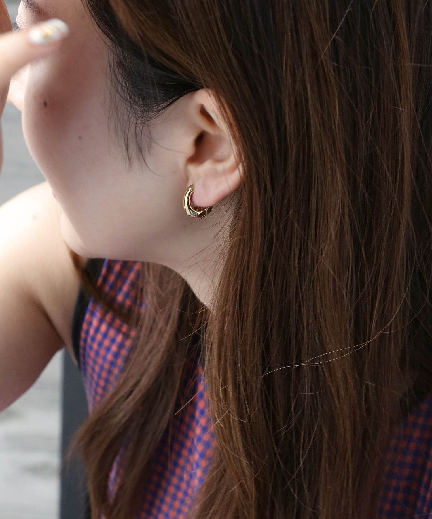"Colleca La Plump Oval Clutch Earrings"