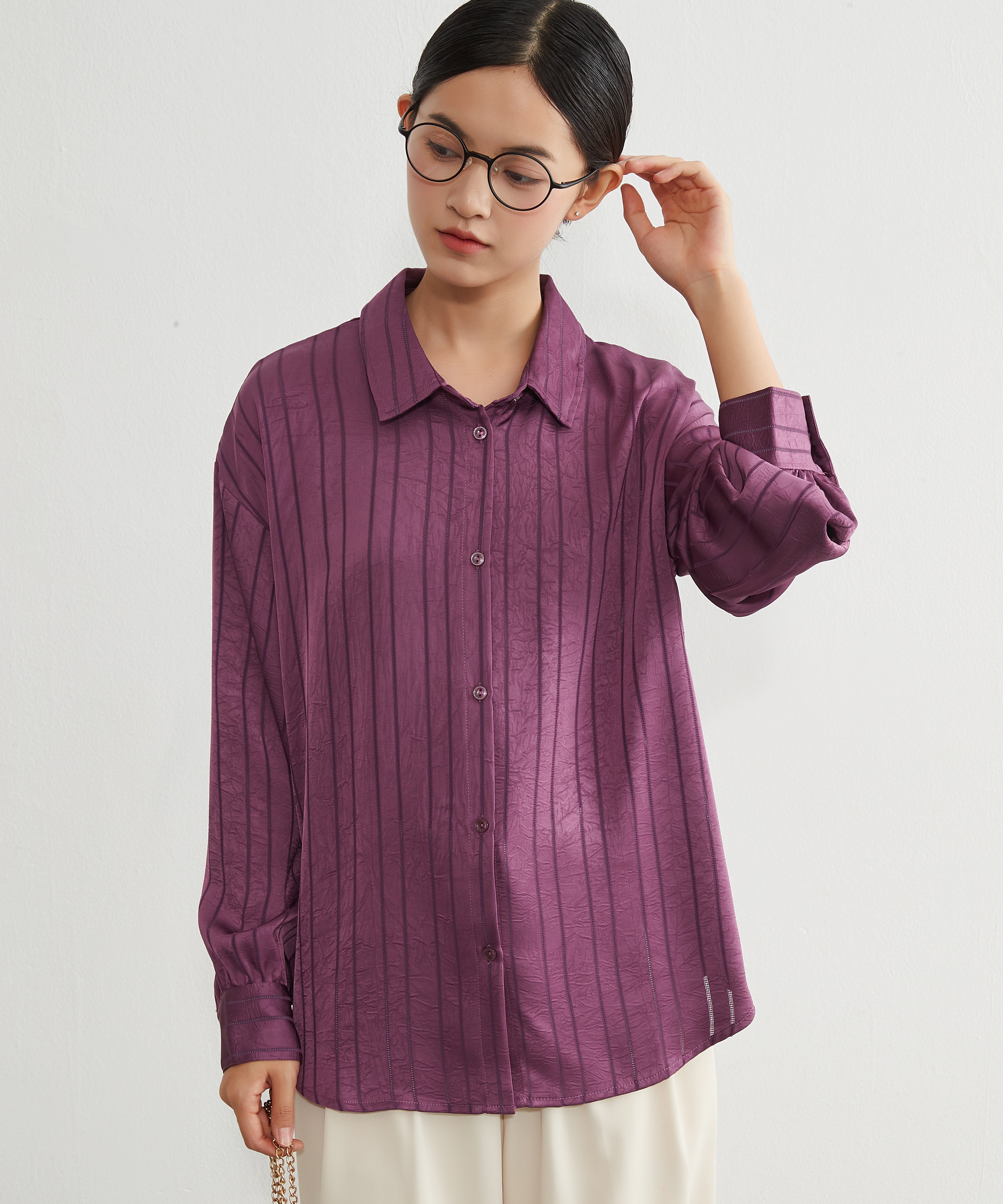 オンワンズオン On One's Own アイレット風ジャカード織りきれいめ艶感ハンサム長袖シャツブラウス (PURPLE) PURPLE