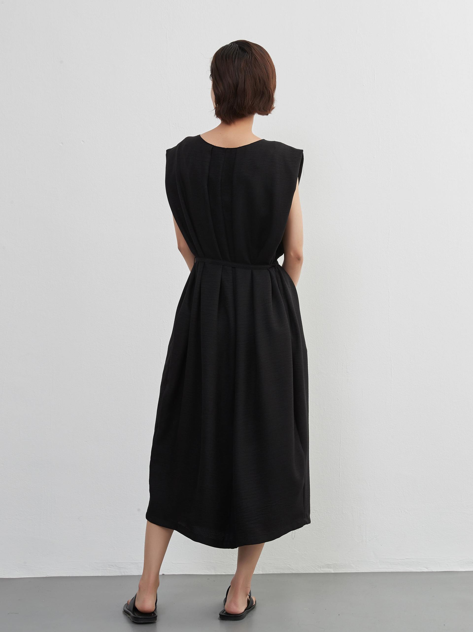 オンワンズオン On One's Own パワーショルダー・ワイドショルダー・タックワンピース・ベルトマーク・ノースリーブ