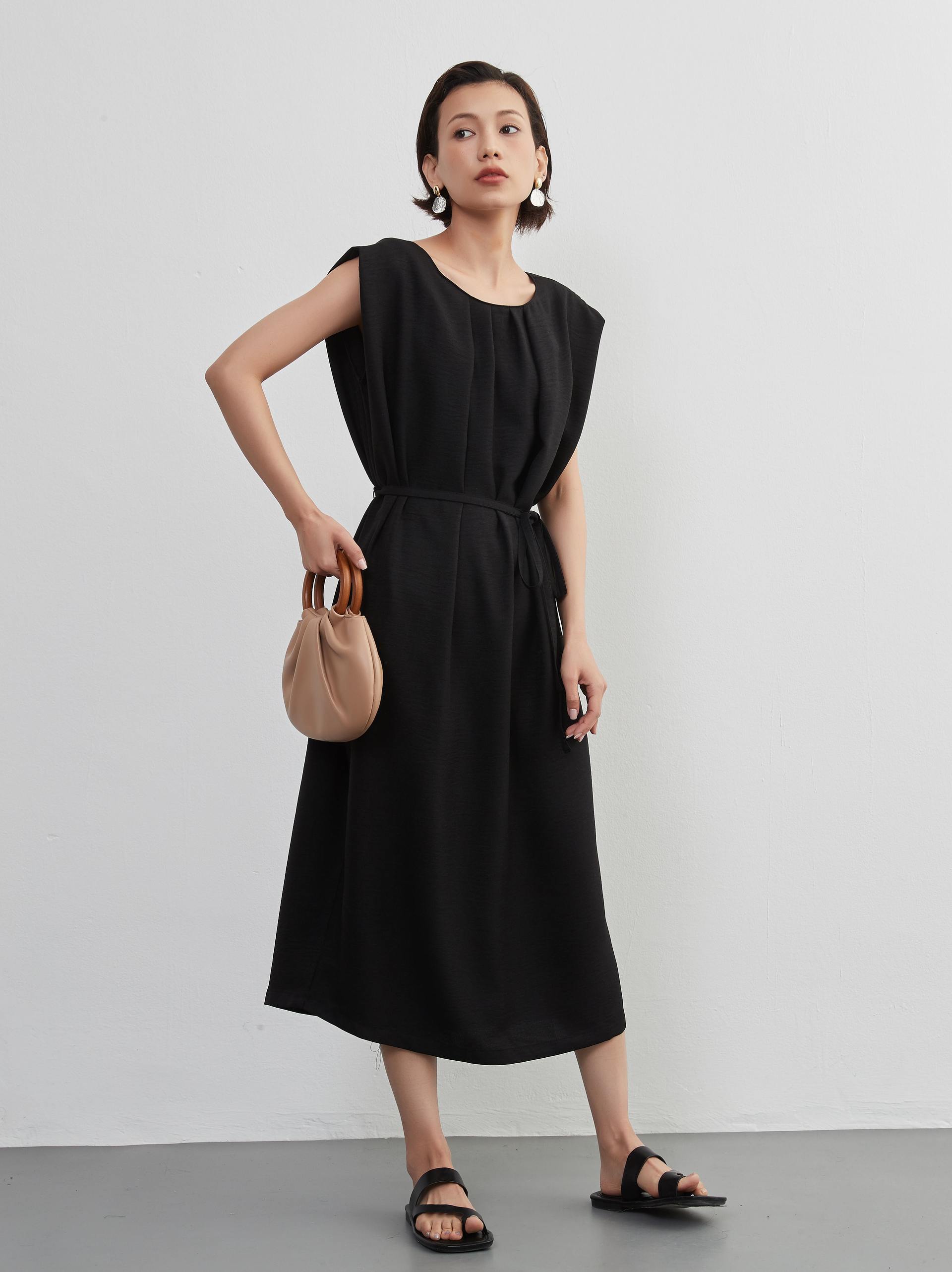 オンワンズオン On One's Own パワーショルダー・ワイドショルダー・タックワンピース・ベルトマーク・ノースリーブ