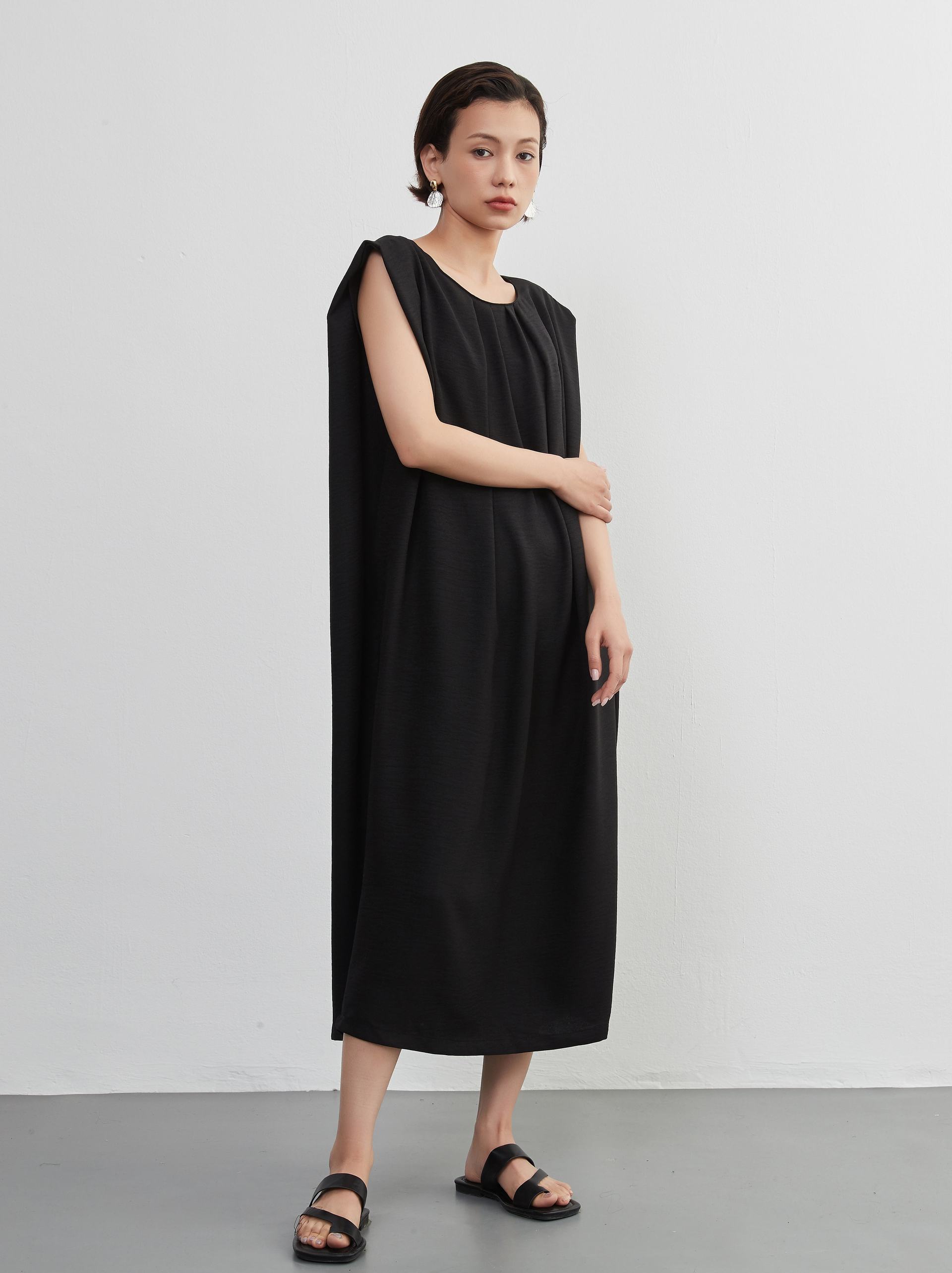 オンワンズオン On One's Own パワーショルダー・ワイドショルダー・タックワンピース・ベルトマーク・ノースリーブ