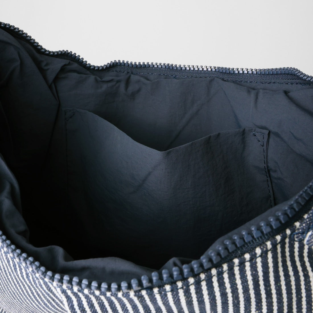 オレンド OLEND ショルダーバッグ ニコ バッグ コットン ネイビー ストライプ 軽量 スリム NICO BAG COTTON NAVY STRIPE (コットン ネイビー ストライプ) コットン ネイビー ストライプ