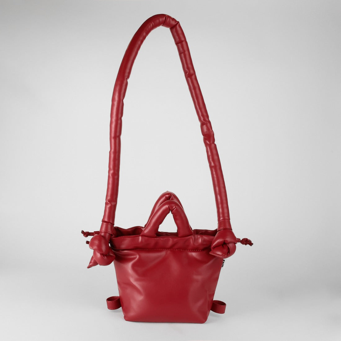 オレンド OLEND ショルダーバッグ マイクロオナ ヴィーガンレザー チェリーレッド 2WAY MICRO ONA VEGAN LEATHER CHERRY (チェリーレッド) チェリーレッド