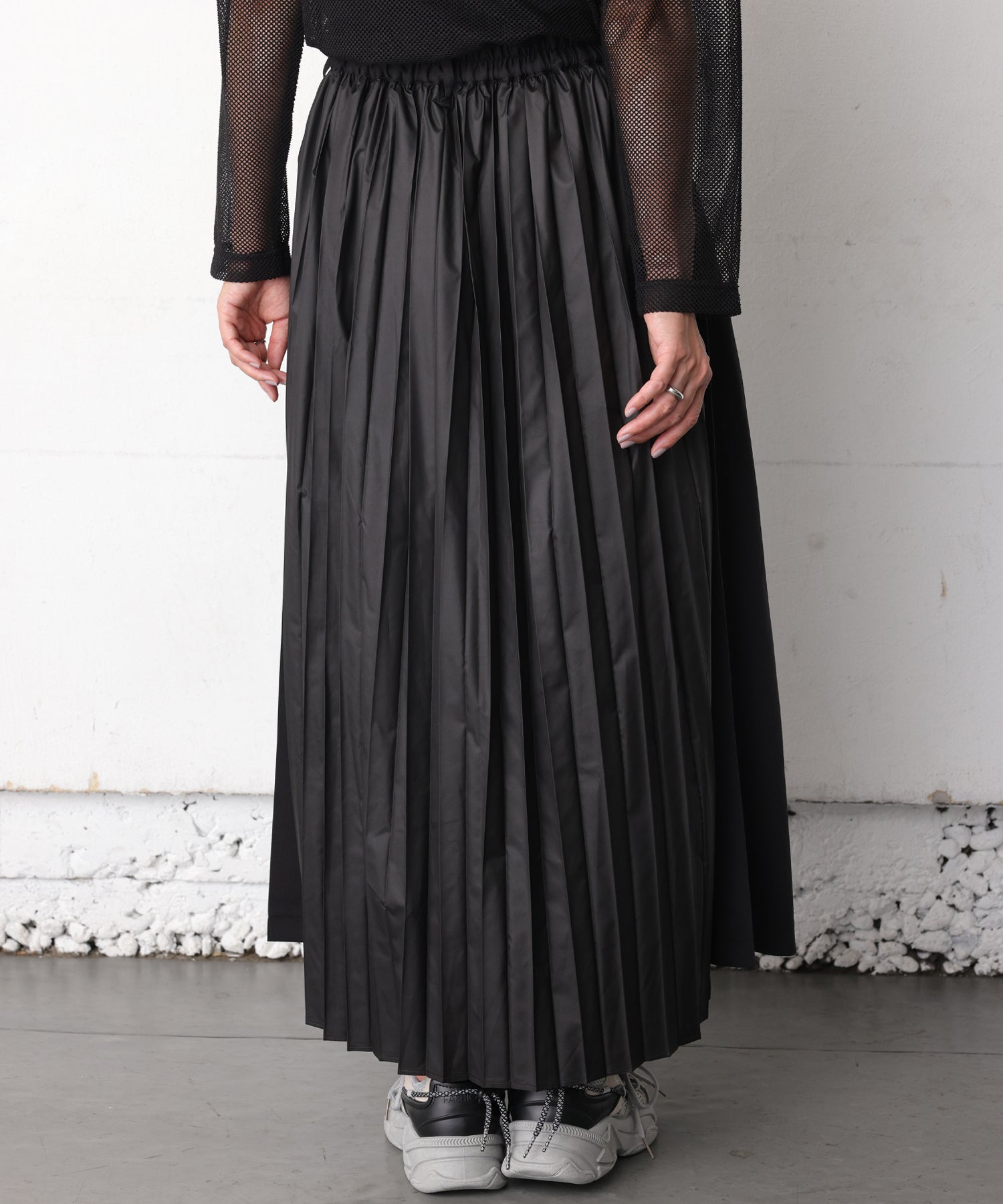 ワンズトゥルー ONE'S TRUE バックプリーツスカート (黒) 黒