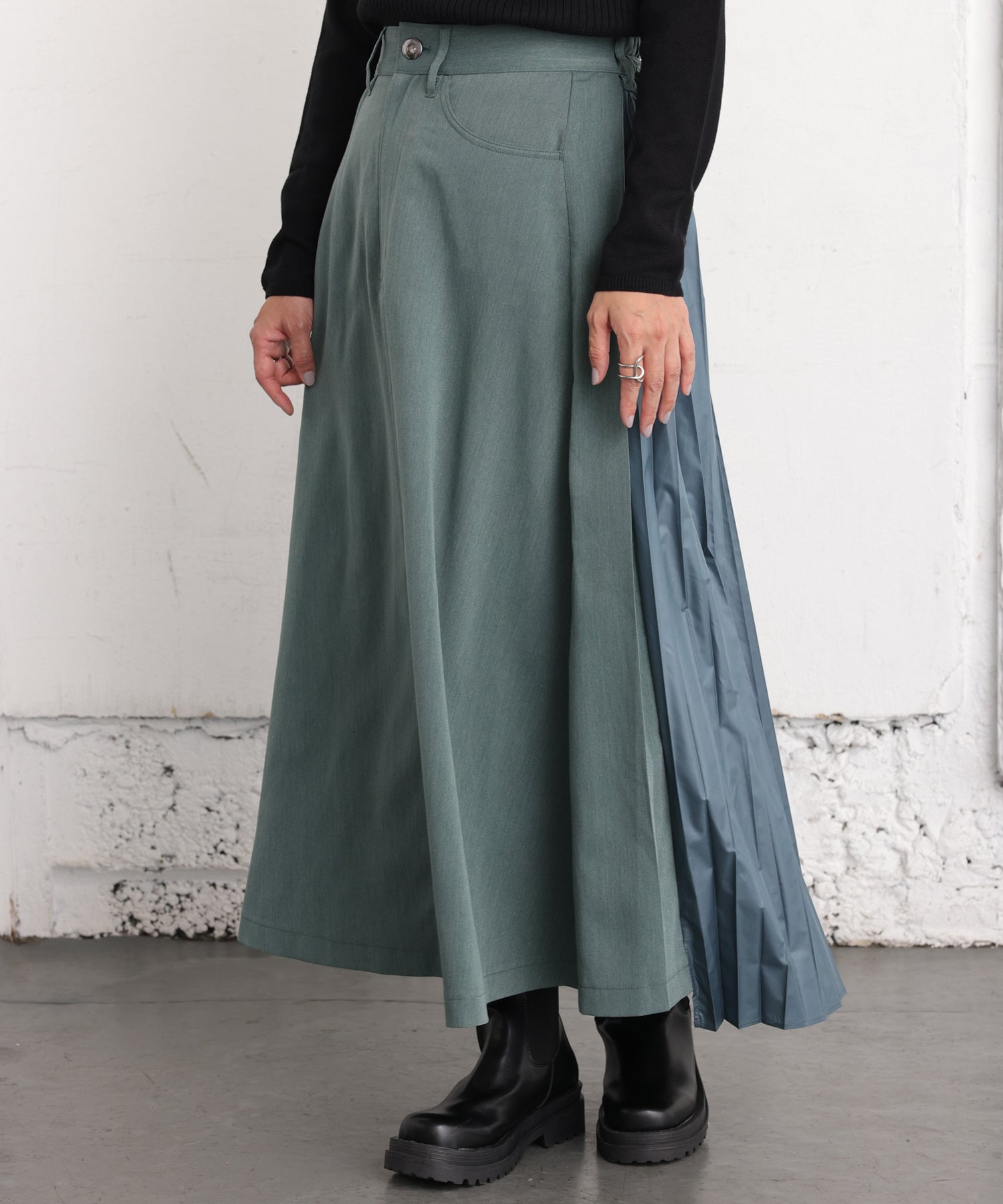 ワンズトゥルー ONE'S TRUE バックプリーツスカート (黒) 黒