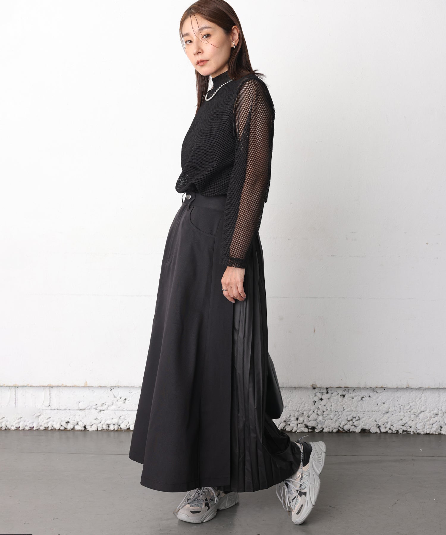 ワンズトゥルー ONE'S TRUE バックプリーツスカート (黒) 黒