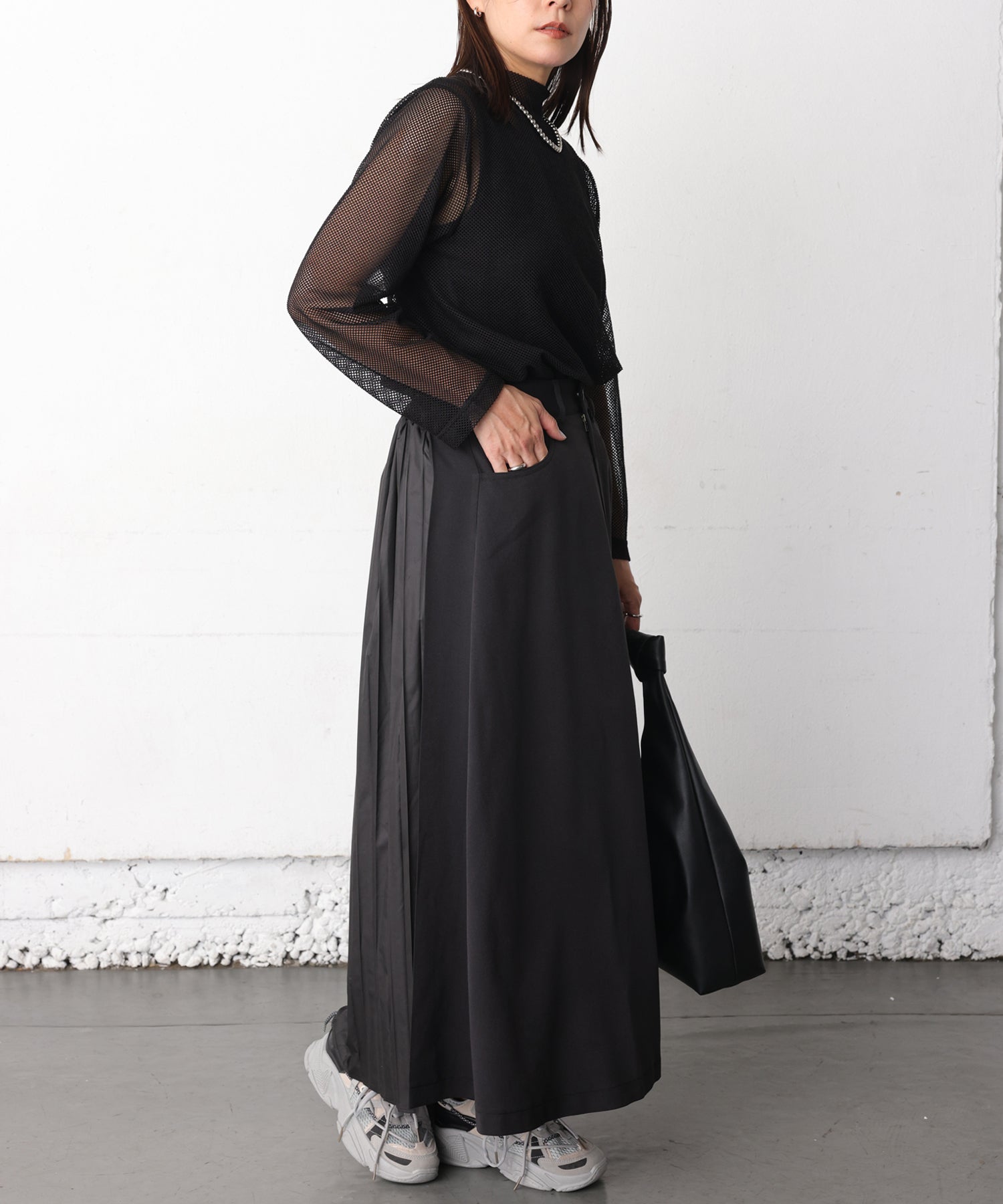 ワンズトゥルー ONE'S TRUE バックプリーツスカート (黒) 黒